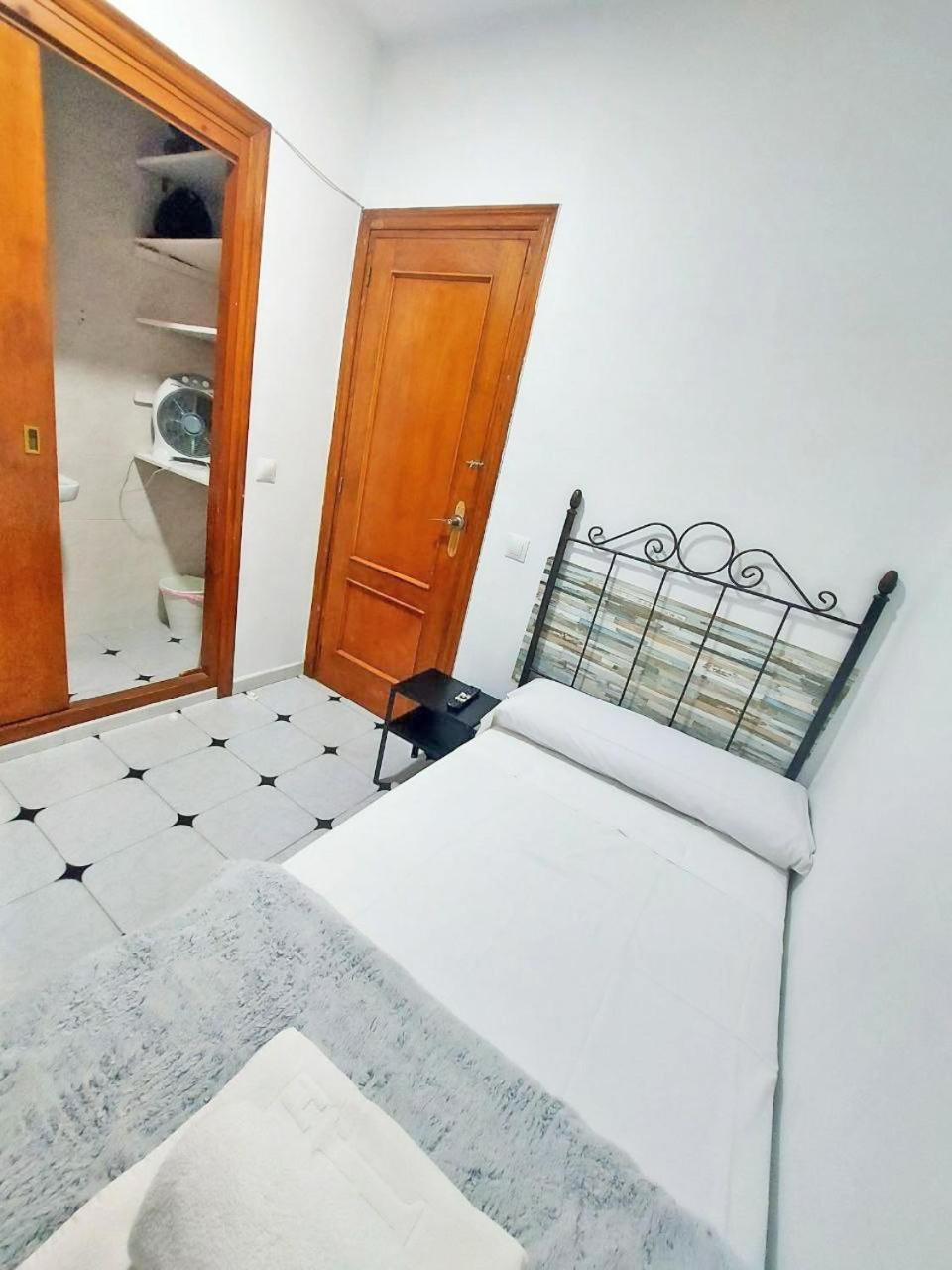 Guests House River Малага Экстерьер фото